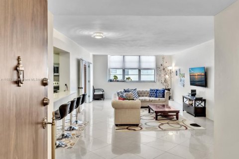 Copropriété à vendre à Miami Beach, Floride: 2 chambres, 122.91 m2 № 1281394 - photo 4