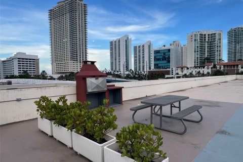 Condominio en venta en Sunny Isles Beach, Florida, 1 dormitorio, 71.26 m2 № 1281424 - foto 25