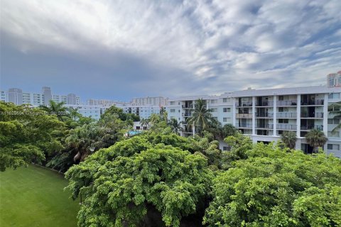 Condo in Sunny Isles Beach, Florida, 1 bedroom  № 1281424 - photo 7