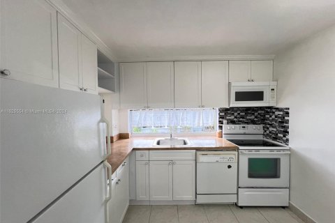 Condo in Sunny Isles Beach, Florida, 1 bedroom  № 1281424 - photo 10