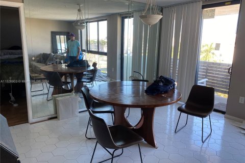 Copropriété à vendre à Bay Harbor Islands, Floride: 1 chambre, 83.15 m2 № 989193 - photo 6