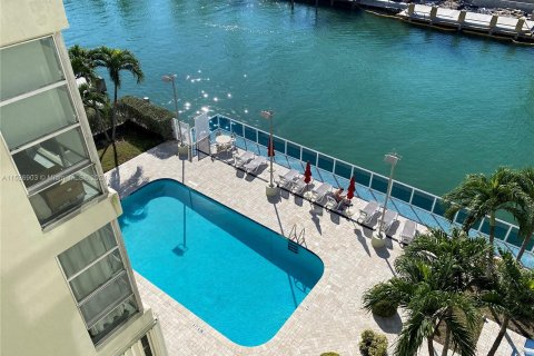 Condominio en venta en Bay Harbor Islands, Florida, 1 dormitorio, 83.15 m2 № 989193 - foto 4