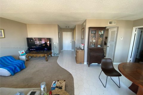 Condo in Bay Harbor Islands, Florida, 1 bedroom  № 989193 - photo 8