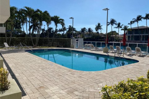 Condo in Bay Harbor Islands, Florida, 1 bedroom  № 989193 - photo 26