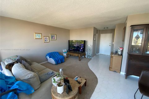 Condominio en venta en Bay Harbor Islands, Florida, 1 dormitorio, 83.15 m2 № 989193 - foto 7