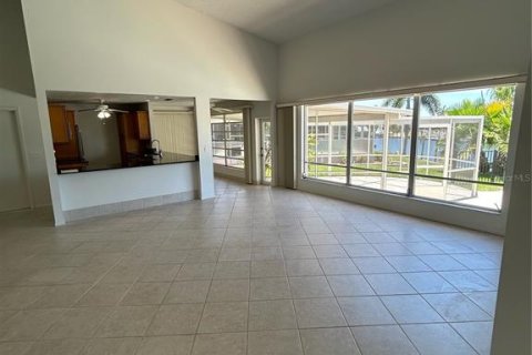 Villa ou maison à vendre à Punta Gorda, Floride: 3 chambres, 216 m2 № 1249813 - photo 5