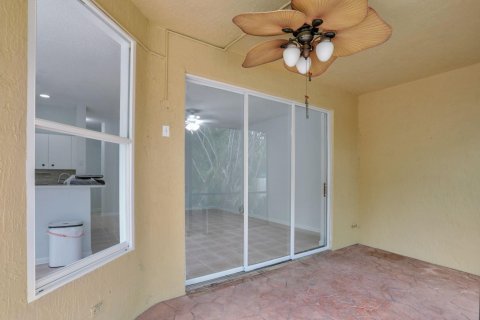 House in Margate, Florida 5 bedrooms, 256.41 sq.m. № 1229296 - photo 8