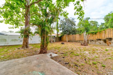 House in Edgewater, Florida 3 bedrooms, 197.42 sq.m. № 1193970 - photo 25