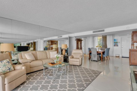 Condo in North Palm Beach, Florida, 2 bedrooms  № 998305 - photo 18