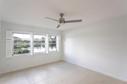 Condominio en venta en Miami, Florida, 1 dormitorio, 100.43 m2 № 1362386 - foto 19