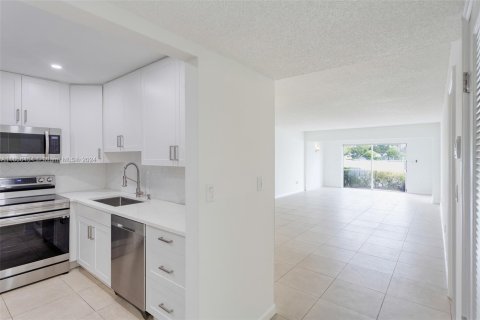 Condominio en venta en Miami, Florida, 1 dormitorio, 100.43 m2 № 1362386 - foto 1