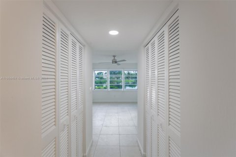 Condominio en venta en Miami, Florida, 1 dormitorio, 100.43 m2 № 1362386 - foto 17