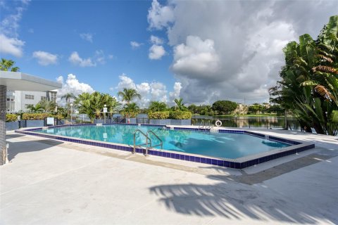 Condo in Miami, Florida, 1 bedroom  № 1362386 - photo 29