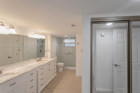 Condo in Miami, Florida, 1 bedroom  № 1362386 - photo 14