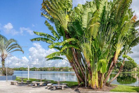 Condo in Miami, Florida, 1 bedroom  № 1362386 - photo 27