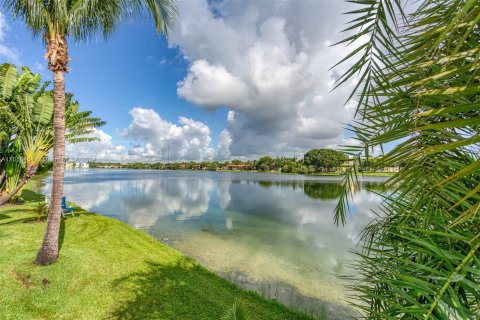 Condo in Miami, Florida, 1 bedroom  № 1362386 - photo 25