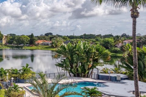 Condo in Miami, Florida, 1 bedroom  № 1362386 - photo 28