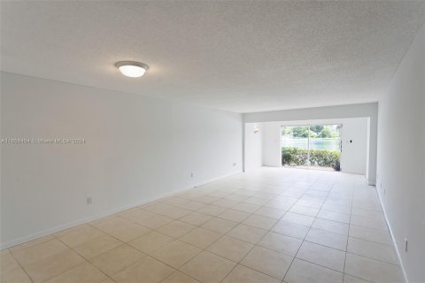 Condo in Miami, Florida, 1 bedroom  № 1362386 - photo 12