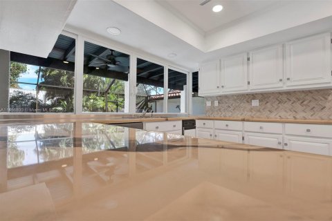 Villa ou maison à vendre à Palmetto Bay, Floride: 4 chambres, 268.67 m2 № 730036 - photo 10