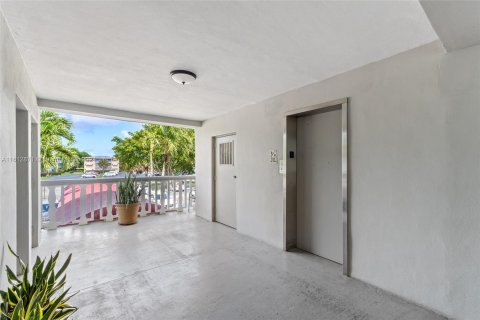 Condominio en venta en Hollywood, Florida, 2 dormitorios, 83.52 m2 № 1236109 - foto 21