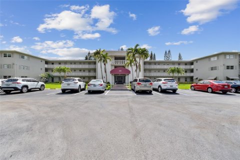 Condominio en venta en Hollywood, Florida, 2 dormitorios, 83.52 m2 № 1236109 - foto 2