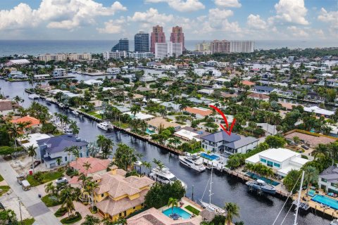 Villa ou maison à vendre à Fort Lauderdale, Floride: 5 chambres, 551.75 m2 № 972702 - photo 1