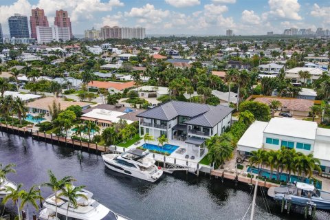 House in Fort Lauderdale, Florida 5 bedrooms, 551.75 sq.m. № 972702 - photo 17