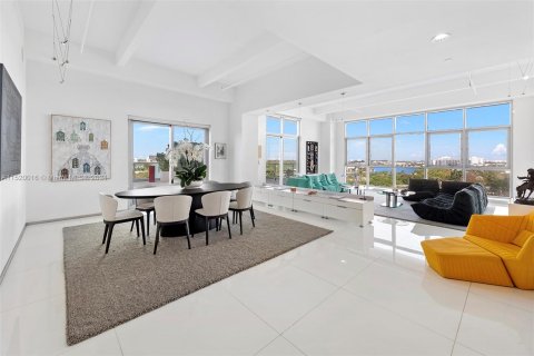 Condo in Miami Beach, Florida, 3 bedrooms  № 972659 - photo 3