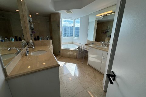 Condo in Aventura, Florida, 3 bedrooms  № 972618 - photo 8