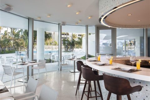 Condominio en venta en Sunny Isles Beach, Florida, 1 dormitorio, 104.52 m2 № 1151292 - foto 3