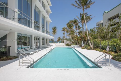 Condominio en venta en Sunny Isles Beach, Florida, 1 dormitorio, 104.52 m2 № 1151292 - foto 12