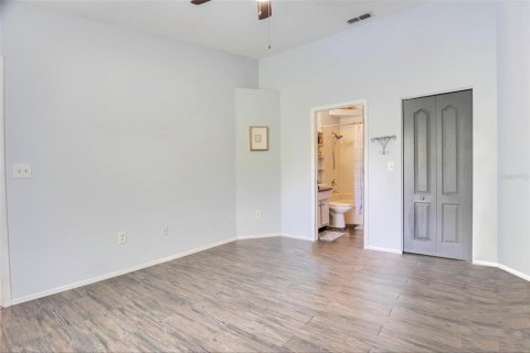 Condo in Tampa, Florida, 2 bedrooms  № 1385402 - photo 13