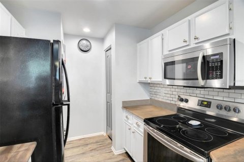 Condo in Tampa, Florida, 2 bedrooms  № 1385402 - photo 9