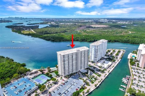 Copropriété à vendre à Sunny Isles Beach, Floride: 1 chambre, 70.79 m2 № 1269265 - photo 1