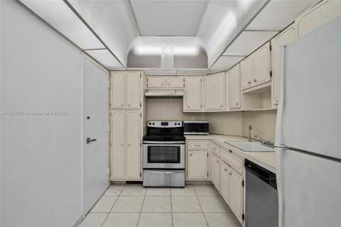 Condo in Sunny Isles Beach, Florida, 1 bedroom  № 1269265 - photo 13