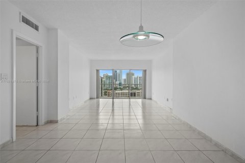 Condo in Sunny Isles Beach, Florida, 1 bedroom  № 1269265 - photo 7