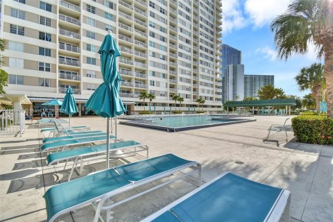 Condo in Sunny Isles Beach, Florida, 1 bedroom  № 1269265 - photo 24