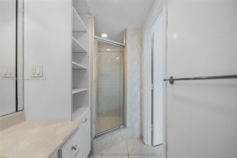 Condominio en venta en Sunny Isles Beach, Florida, 1 dormitorio, 70.79 m2 № 1269265 - foto 16