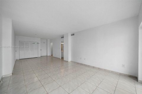 Condo in Sunny Isles Beach, Florida, 1 bedroom  № 1269265 - photo 8