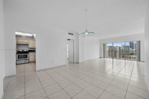 Condominio en venta en Sunny Isles Beach, Florida, 1 dormitorio, 70.79 m2 № 1269265 - foto 6