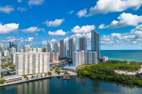 Condo in Sunny Isles Beach, Florida, 1 bedroom  № 1269265 - photo 29