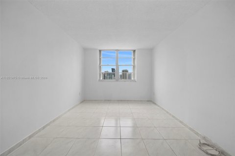 Condo in Sunny Isles Beach, Florida, 1 bedroom  № 1269265 - photo 11