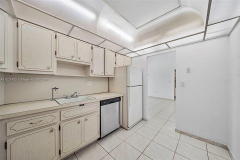 Condo in Sunny Isles Beach, Florida, 1 bedroom  № 1269265 - photo 14