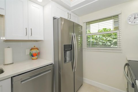 Condo in Longboat Key, Florida, 2 bedrooms  № 212947 - photo 17