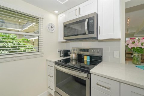 Condo in Longboat Key, Florida, 2 bedrooms  № 212947 - photo 18