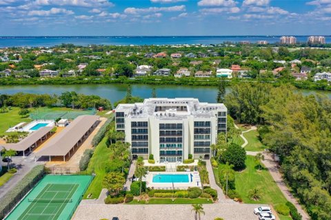 Condo in Longboat Key, Florida, 2 bedrooms  № 212947 - photo 1