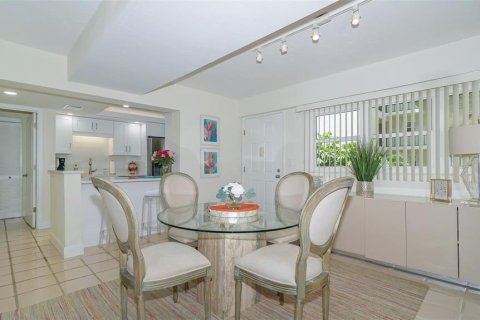 Condominio en alquiler en Longboat Key, Florida, 2 dormitorios, 117.06 m2 № 212947 - foto 13