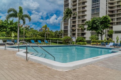 Condo in Aventura, Florida, 2 bedrooms  № 1311038 - photo 20