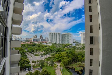 Condo in Aventura, Florida, 2 bedrooms  № 1311038 - photo 19