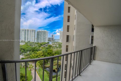 Condo in Aventura, Florida, 2 bedrooms  № 1311038 - photo 18